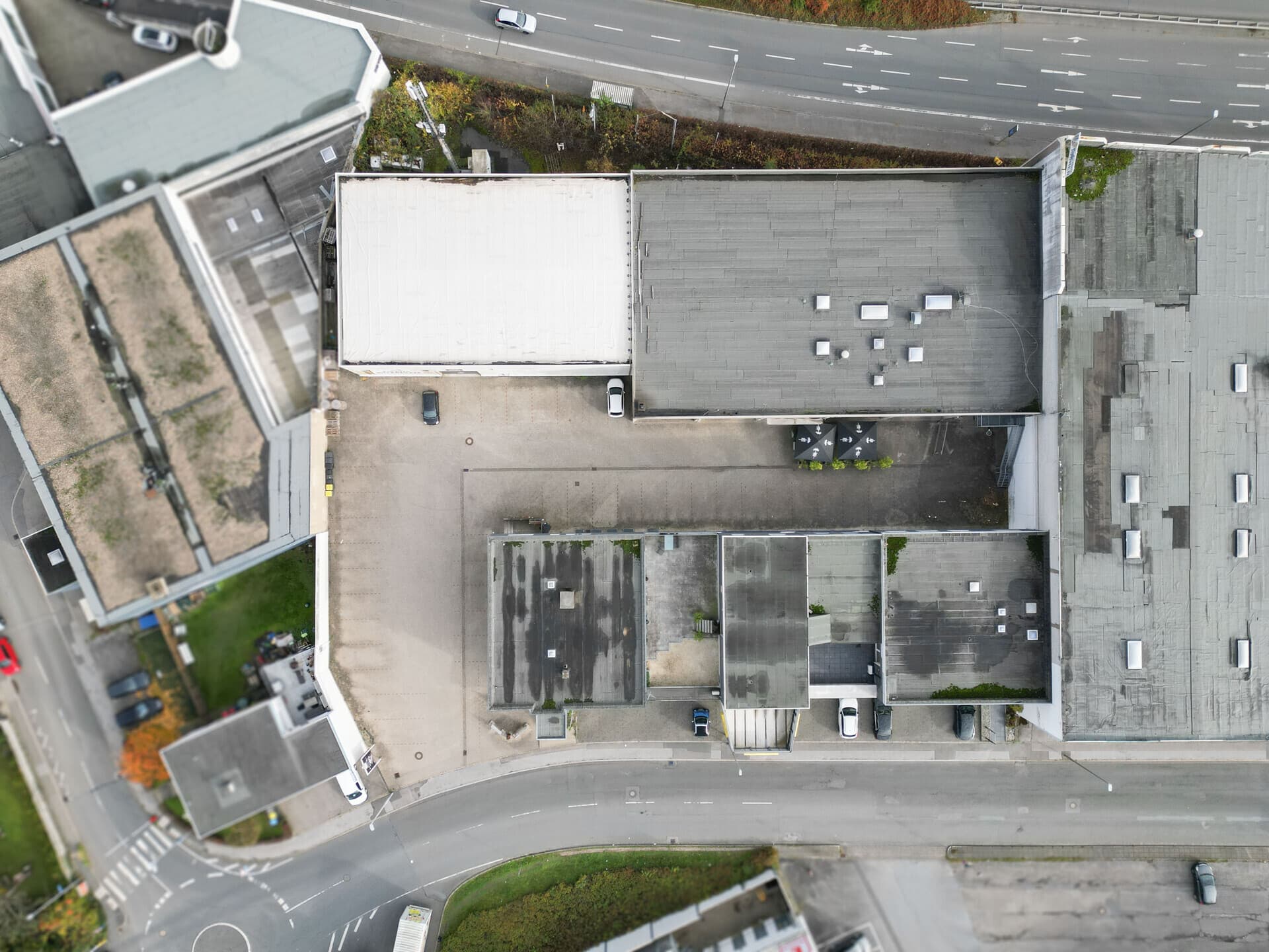 Repräsentatives Büro mit direkter Autobahnanbindung – Bild 2