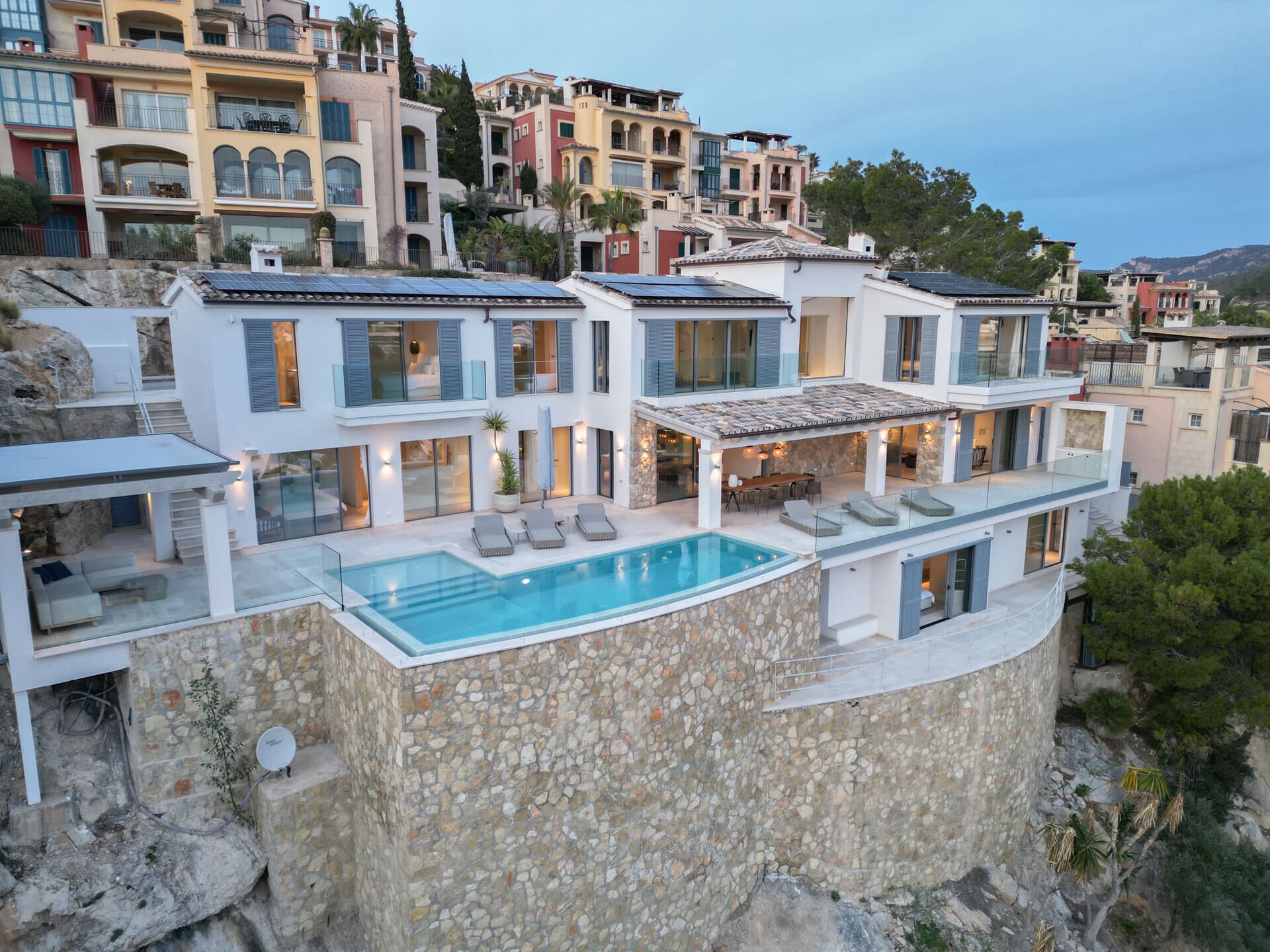 Luxus Villa in Top Lage auf Mallorca im Neubau Zustand – Bild 2