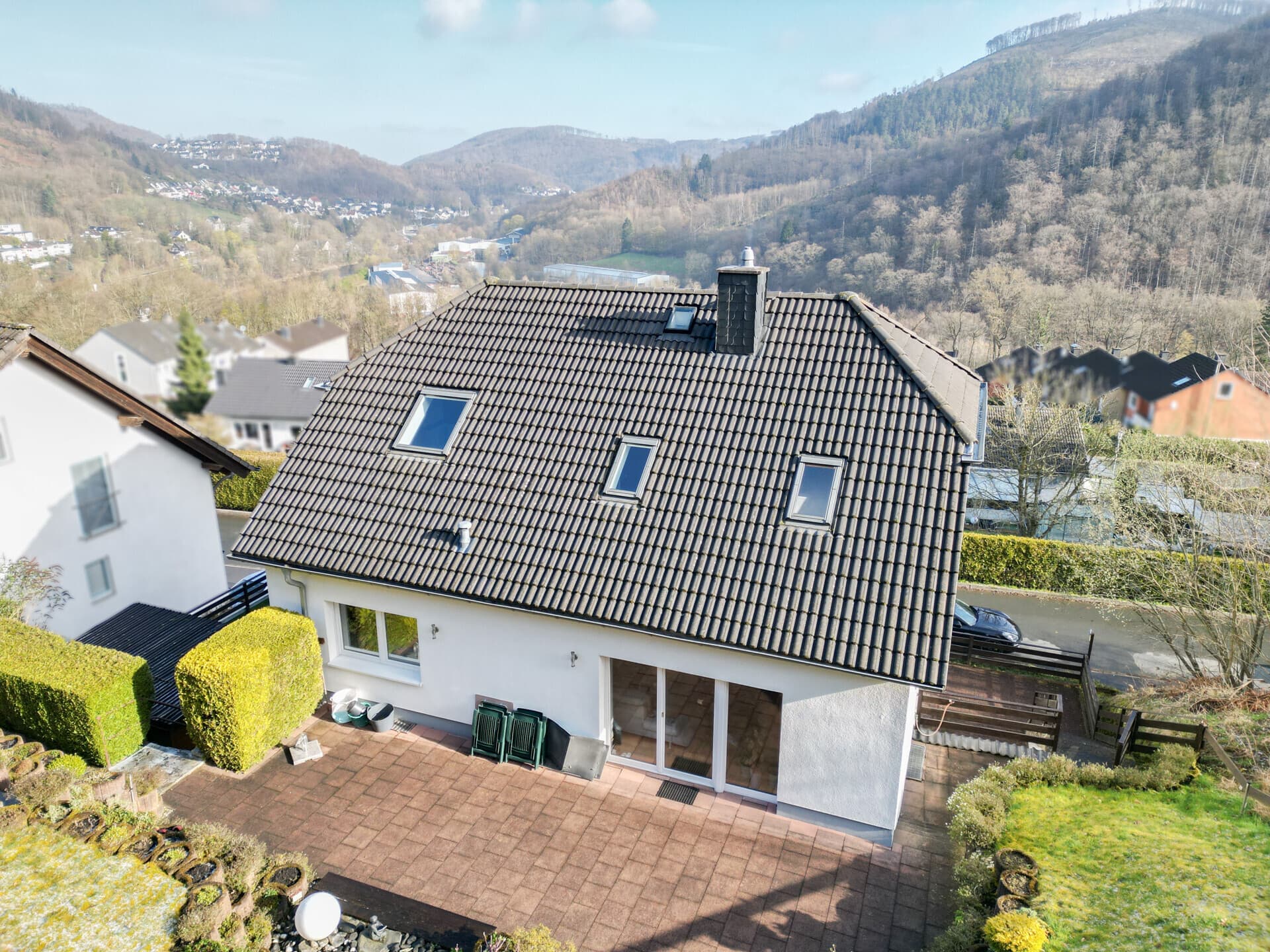 Viel Haus fürs Geld! Großzügiges EFH mit Ausbaureserve & Doppelgarage – Erbpachtgrundstück – Bild 2